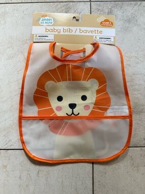 Baby Lion Bib – Stage 2 (6–12 Months) – Brand New